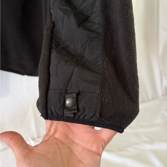 The North Face Black Jacket with Vibrant Pink Logo - Picture 6 of 8